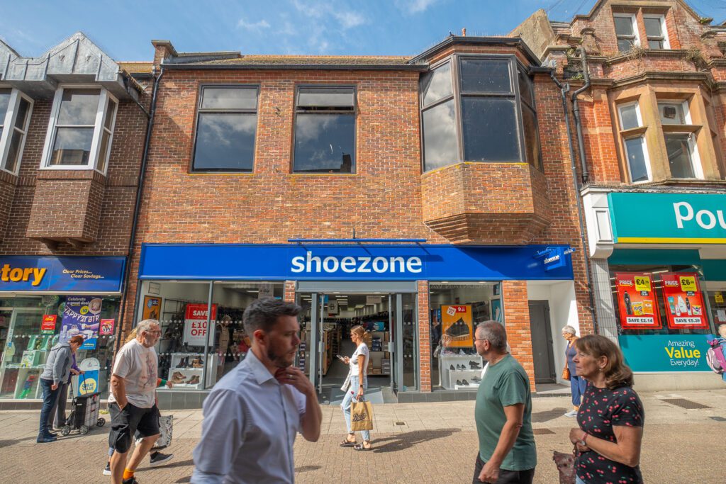 Shoe sale zone stratford