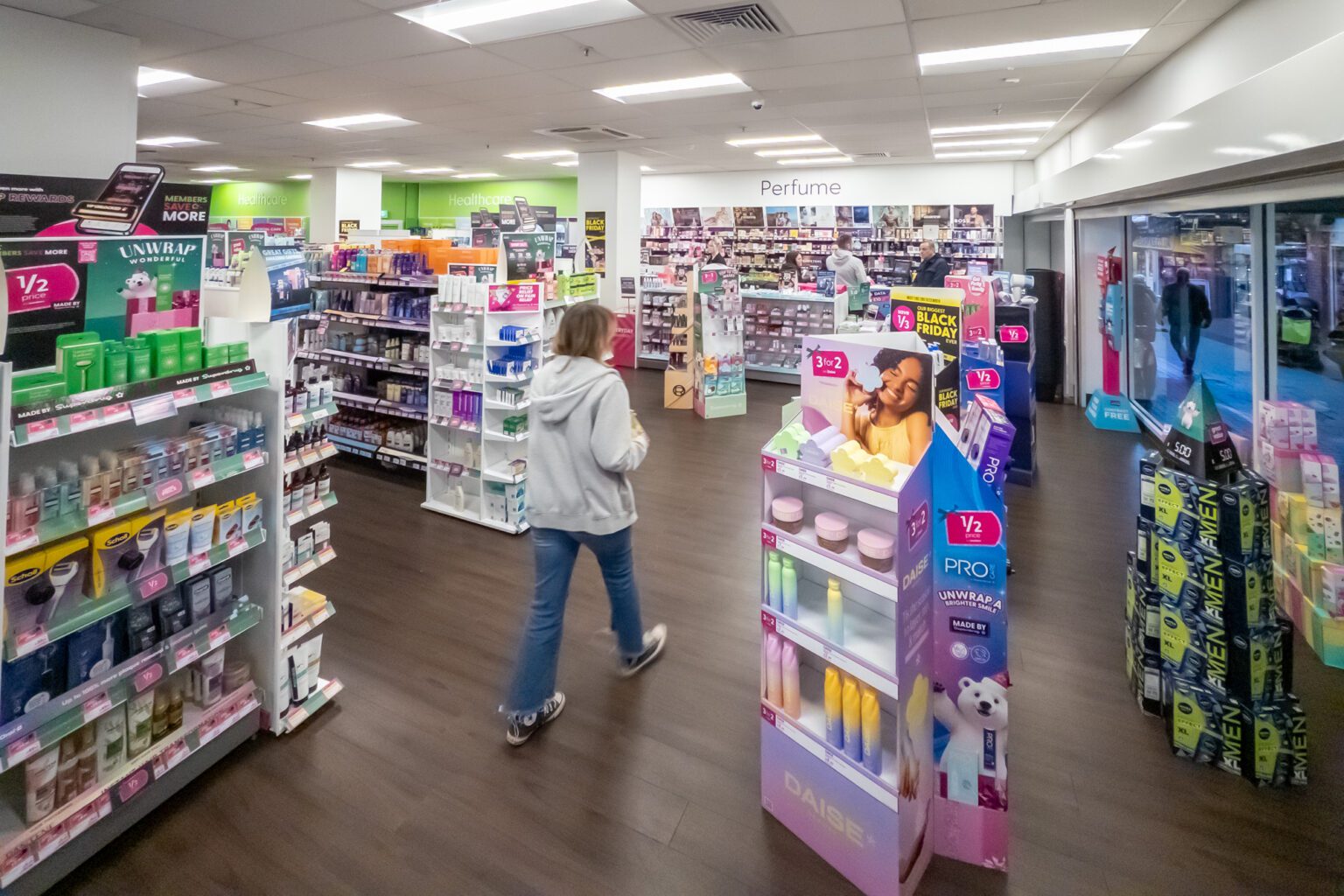 Singer Vi Prime, Highly Secure Retail Investment – Let to Superdrug - Singer Vielle